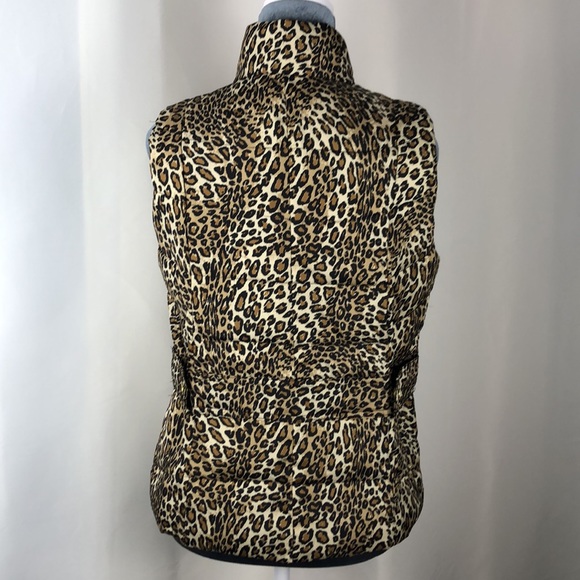 Crown and Ivy Leopard print puffer vest Size PM - Picture 4 of 9